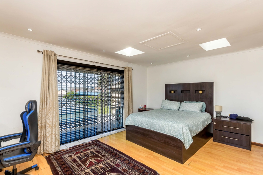 6 Bedroom Property for Sale in Walmer Estate Western Cape